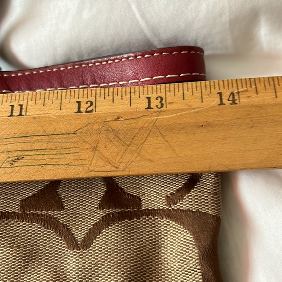 Authentic wine and brown monogram Coach shoulder bag. - Picture 7 of 10